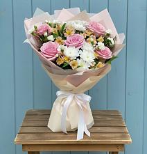 Букет цветов из:  Гвоздики, Орхидеи и Розы #REPLACE_PRED# Больших Ключах