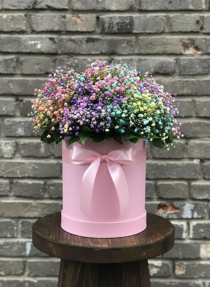 Цветочная композиция из Гипсофила и Розы в шляпной коробке в Больших Ключах