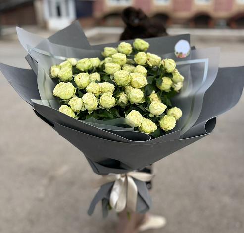 Букет Белые кустовые розы Солинеро в Больших Ключах