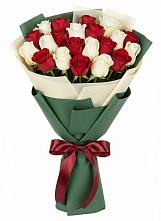 Букет Микс из красных и белых роз в Больших Ключах