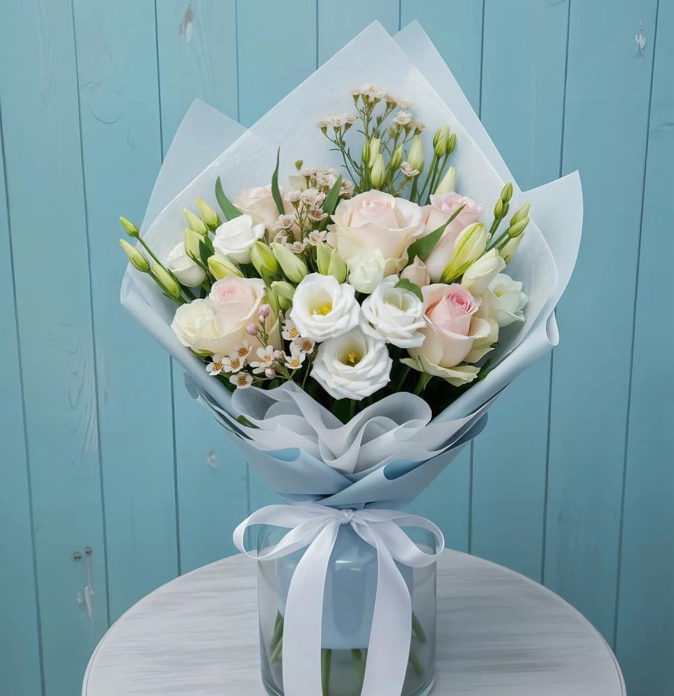 Букет цветов из: Розы и Лизиантусы в Больших Ключах