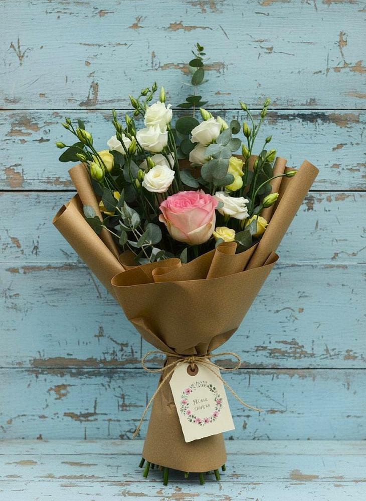 Букет цветов из: Розы и Лизиантусы в Больших Ключах