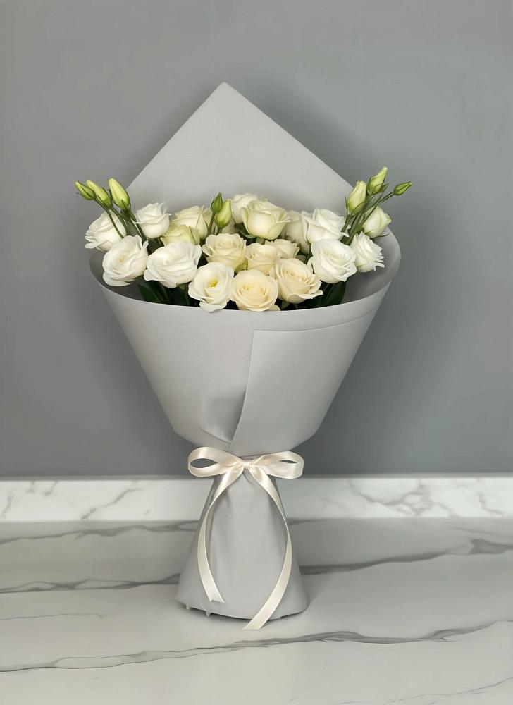 Букет цветов из: Розы и Лизиантусы в Больших Ключах