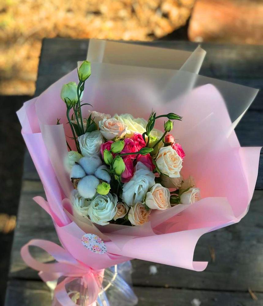 Букет цветов из: Розы и Лизиантусы в Больших Ключах