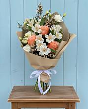 Букет цветов из:  Альстромерии, Лизиантусы, Розы и Хризантемы в Больших Ключах