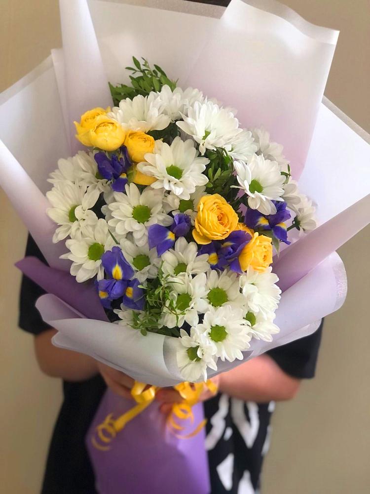 Букет цветов из: Ирисы, Хризантемы и Розы в Больших Ключах