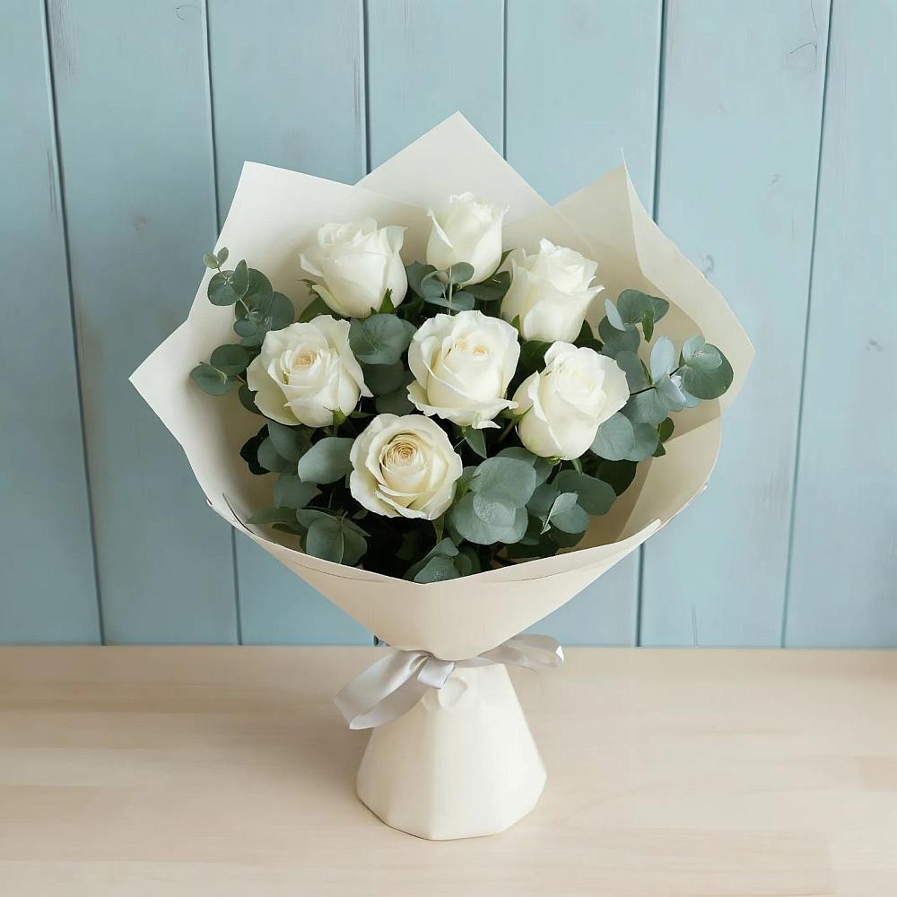 Букет Белые розы в Эвкалипте в Больших Ключах