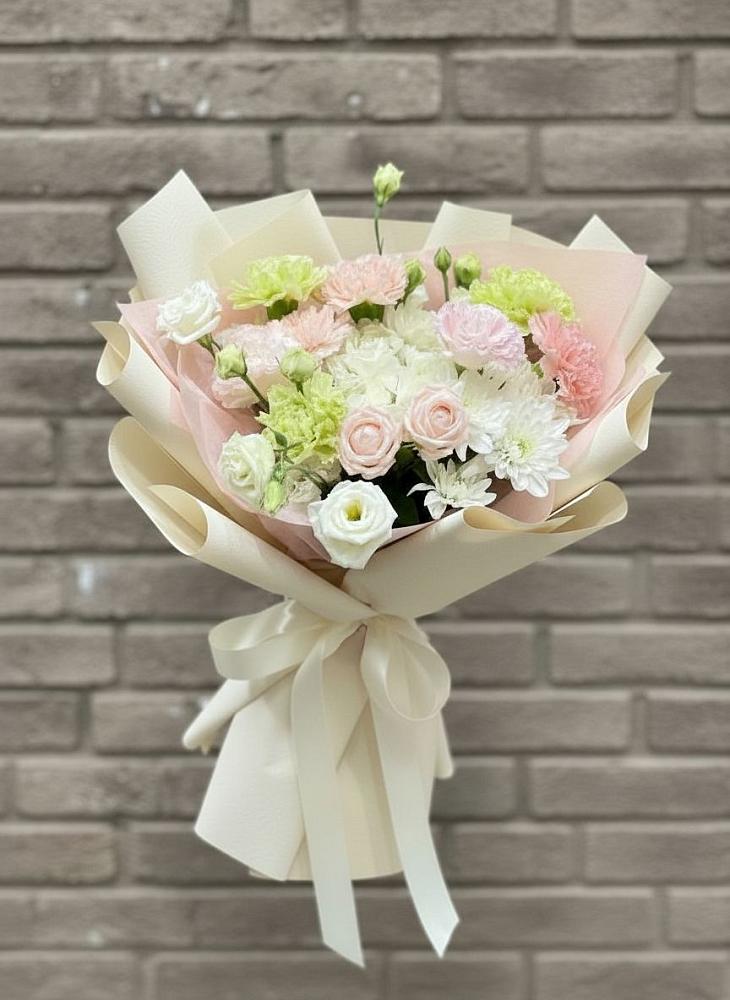 Букет цветов из: Гвоздики, Розы, Лизиантусы и Хризантемы в Больших Ключах