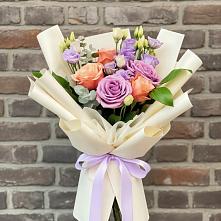 Букет цветов из:  Лизиантусы и Розы в Больших Ключах