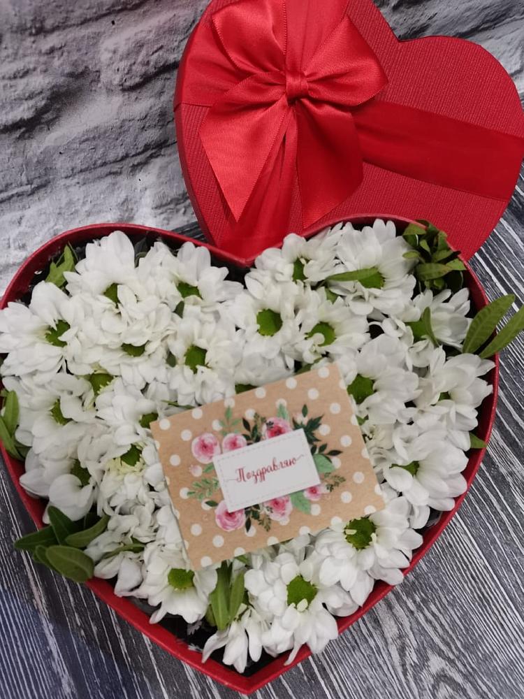 Цветочная композиция из Хризантемы в виде сердца в Больших Ключах