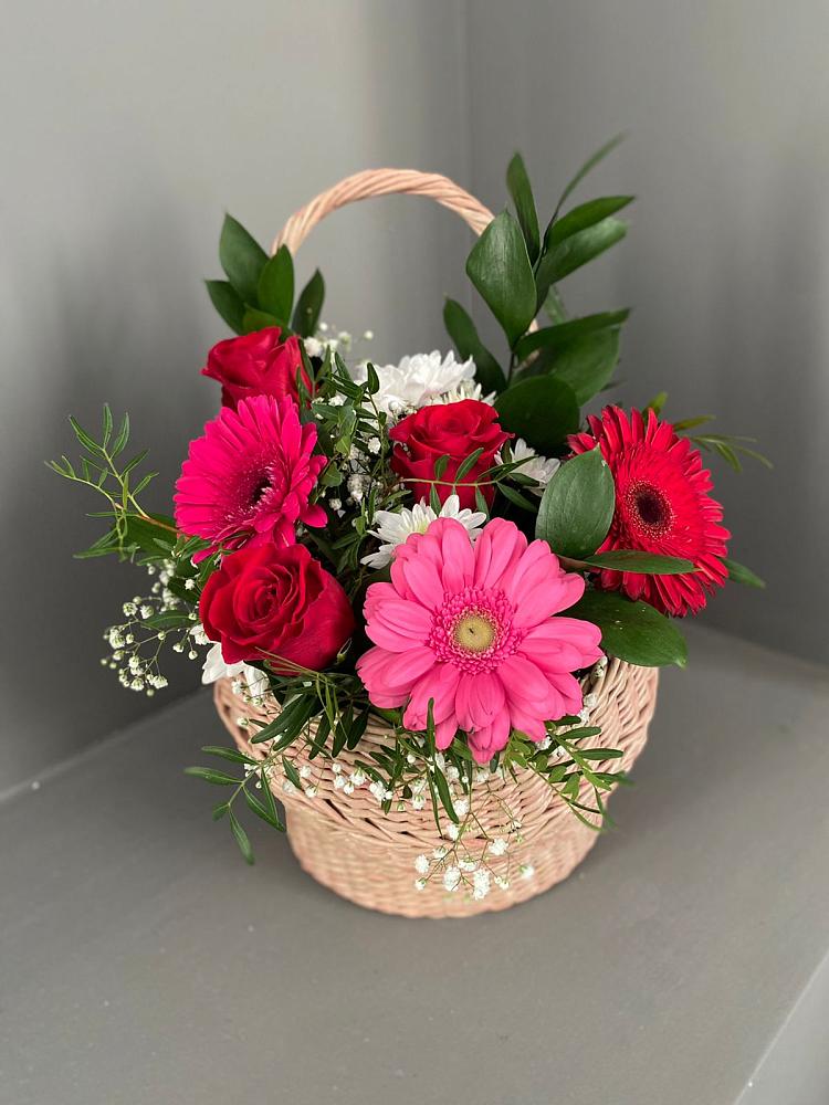 Цветочная композиция из Розы, Хризантемы и Герберы в корзине в Больших Ключах