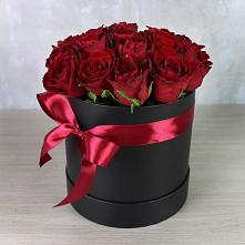 Цветочная композиция из Розы в шляпной коробке в Больших Ключах