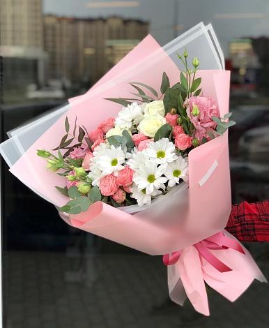 Букет цветов из: Розы, Лизиантусы и Хризантемы в Больших Ключах