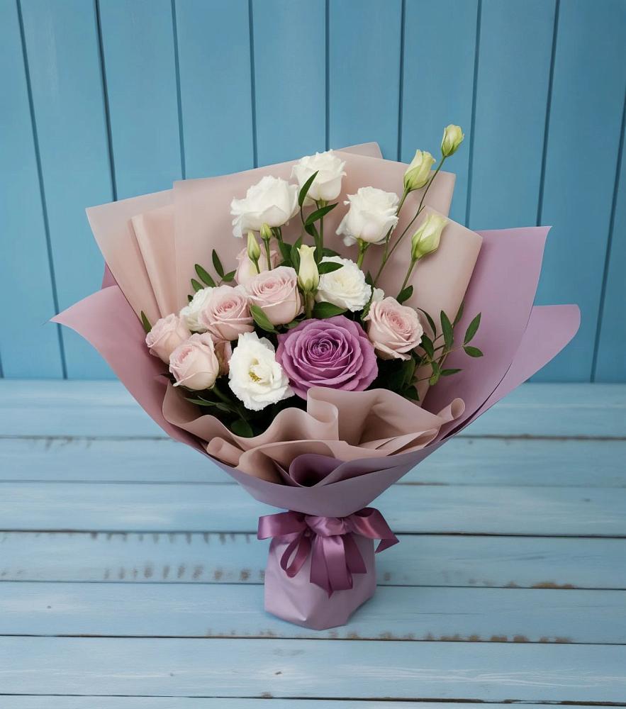 Букет цветов из: Розы и Лизиантусы в Больших Ключах